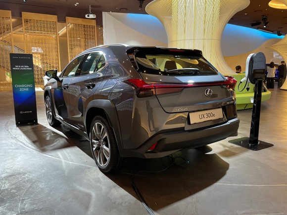 측면의 아치 몰딩은 공기저항을 줄여주는 요소로 전비 향상에 도움을 준다. = 노병우 기자