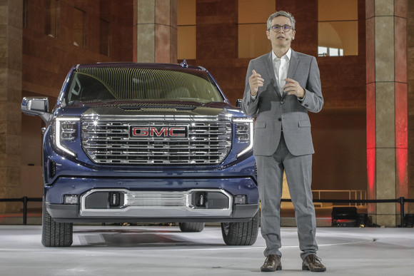 GMC 브랜드를 소개하는 카를로스 미네르트 한국GM 영업·서비스·마케팅 부문 부사장. ⓒ 한국GM
