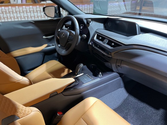 편안함과 고급스러움 선사하는 UX 300e 인테리어. = 노병우 기자