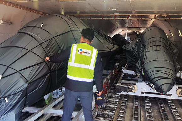 CJ대한통운은 안전하고 효율적인 운송을 위해 T-50B를 3대씩 나눠 진행했다. ⓒ CJ대한통운