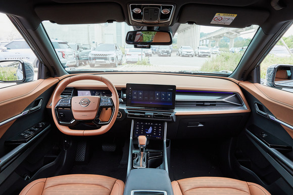 버튼리스 디지털 인터페이스의 미래지향적인 인테리어 디자인. ⓒ 쌍용자동차