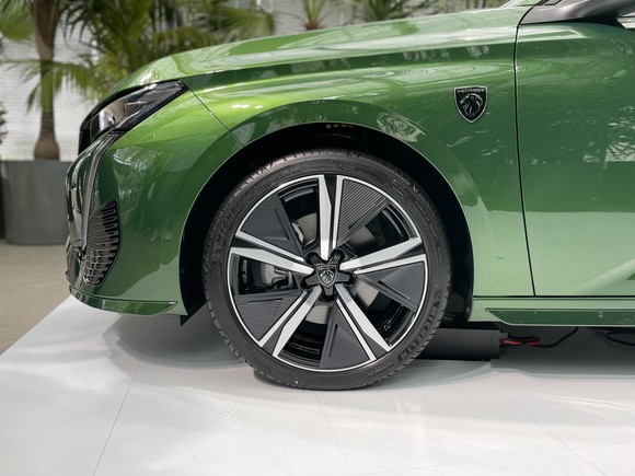 뉴 308은 단순한 세대변경이 아닌, 완전히 달라진 푸조의 전략과 브랜드 정체성을 상징한다. = 노병우 기자