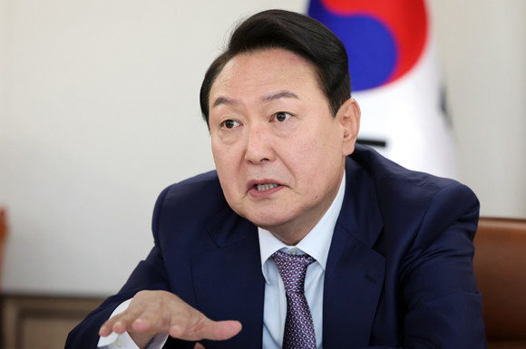 윤 대통령의 6촌이 대통령실 선임행정관으로 임명된 것과 관련해 대통령실 관계자는 "윤 대통령의 친인척 관계와 임용은 아무런 관련이 없다"고 밝혔다. ⓒ 연합뉴스