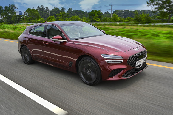 G70 슈팅 브레이크는 럭셔리 스포츠 세단 G70의 외관에 트렁크 적재공간을 확장해 실용성을 갖춘 모델이다. ⓒ 제네시스 브랜드