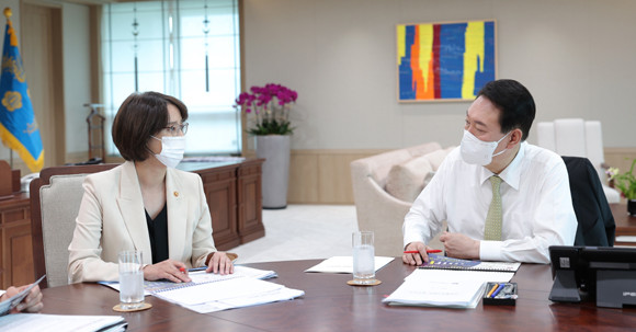이영 장관은 업무보고에서 △창업벤처 △소상공인 △중소기업 △규제혁신 등 4가지 핵심 내용을 보고했다. ⓒ 대통령실