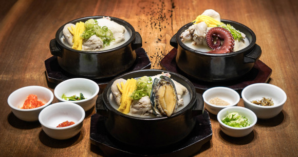 삼계탕 메뉴는 제주신화월드 메리어트관 G층에 위치한 ‘濟州膳제주선’에서 만날 수 있다. ⓒ 제주신화월드