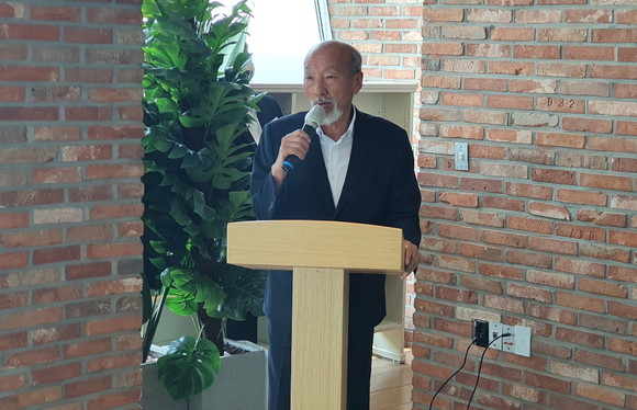 박민규 새빗켐 대표가 20일 열린 IPO 기업설명회 자리에서 프레젠테이션 시작 전 인사말을 하고 있는 모습. = 박기훈 기자