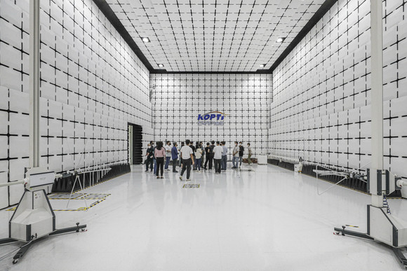 전자파 시험동에서는 전자파가 제품 성능에 미치는 영향 및 적합성을 분석한다. ⓒ 한국자동차기자협회