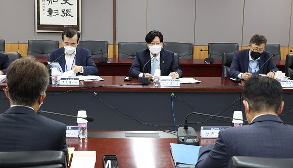 김소영 금융위 부위원장이 26일 금융리스크 대응 TF 회의에서 유관기관 임원들과 '금융안정계정' 도입방안을 논의했다. ⓒ 금융위원회