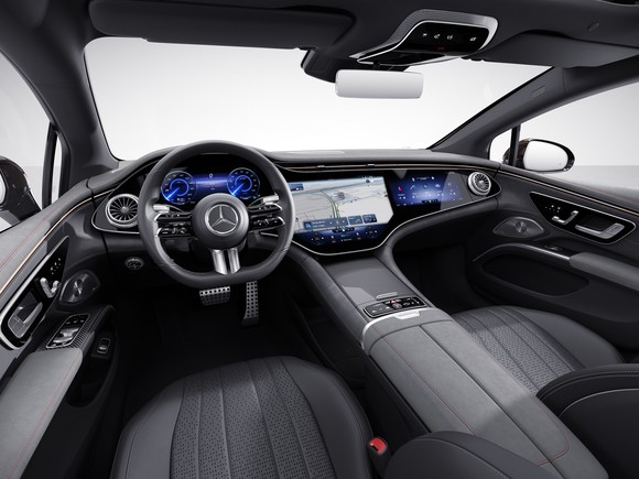 메르세데스-벤츠의 MBUX 도입은 사용자 경험의 혁신을 제시했다. ⓒ 메르세데스-벤츠 코리아