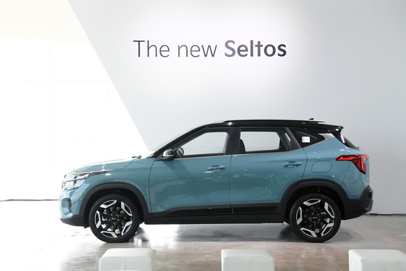 측면부는 균형잡힌 실루엣과 볼륨감 있는 캐릭터 라인으로 역동적인 감성을 담았다. ⓒ 기아