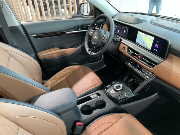 더 뉴 셀토스의 실내는 수평적인 이미지에 하이테크한 감성을 더했다. = 노병우 기자