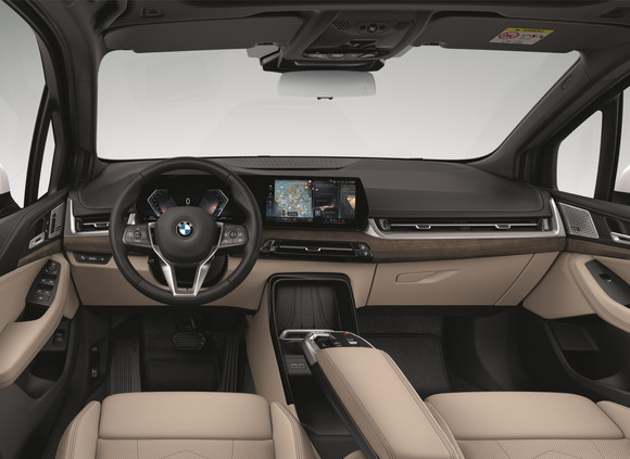 진보적인 디자인으로 변화한 뉴 2시리즈 액티브 투어러 실내. ⓒ BMW 코리아
