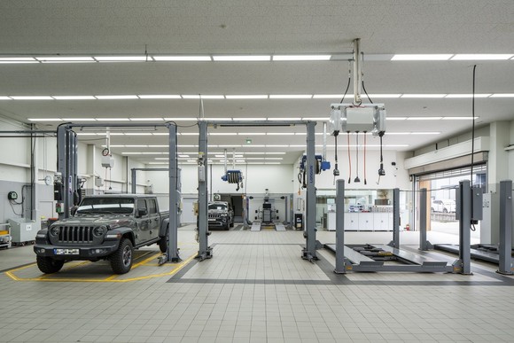 안양 지프 전용 서비스센터 워크베이. ⓒ 스텔란티스 코리아