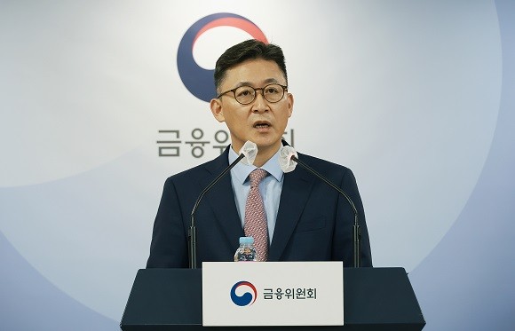 권대영 금융위 금융정책국장이 10일 자영업자·소상공인 고금리 대환 관련 브리핑을 하고 있다. ⓒ 금융위원회