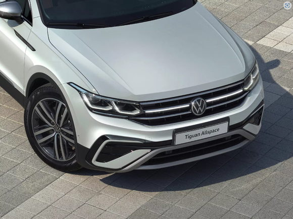 라디에이터 그릴라이팅은 헤드라이트와 라디에이터 그릴 라이팅이 연결돼 폭스바겐의 시그니쳐 디자인을 계승함과 동시에 미래 지향적인 프론트 룩을 완성한다. ⓒ 폭스바겐코리아