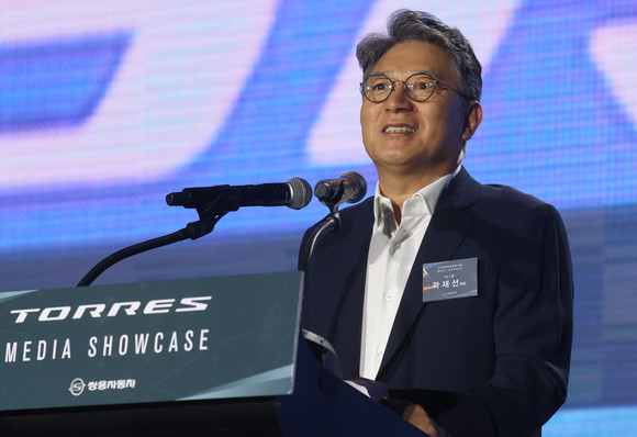 지난 7월 토레스 출시 행사 참석한 곽재선 KG그룹 회장. ⓒ 연합뉴스