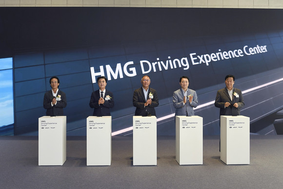 왼쪽부터 조현범 한국앤컴퍼니그룹 회장, 김태흠 충남도지사, 정의선 현대차그룹 회장, 서산시 태안군 성일종 국회의원, 가세로 태안군수. ⓒ 현대자동차그룹