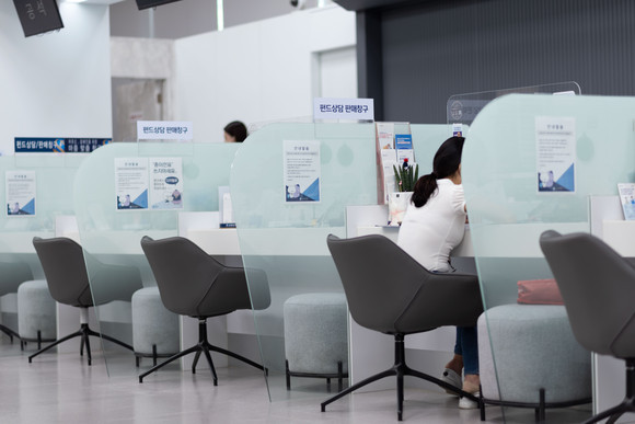 지난 16일 안심전환대출 신청·접수에도 불구하고 서울 중구 소재 시중은행 영업점은 한산한 수준을 유지했다. = 장민태 기자