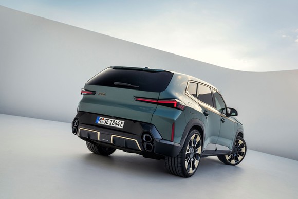 조각 같은 리어라이트가 클래식한 분위기를 연출한다. ⓒ BMW 코리아