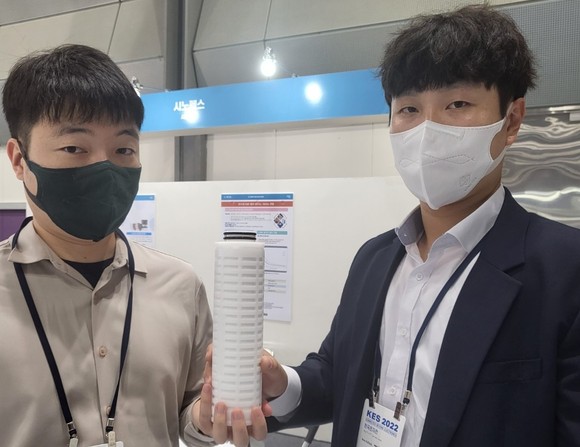시노펙스가 오는 7일까지 코엑스에서 개최되는 스마트비즈엑스포에서 100나노급 UPE 필터 제품을 공개한다. ⓒ 시노펙스