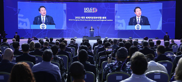 윤 대통령은 'UCLG'에 모인 참석자들이 대한민국의 지방정부가 향후 국제무대에서 중요한 역할을 할 수 있도록 관심을 갖고 응원해 줄 것을 당부했다. ⓒ 연합뉴스