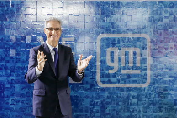 GM 한국 출범 20주년 기념식에서 발표중인 로베르토 렘펠 한국GM 사장. ⓒ 한국GM