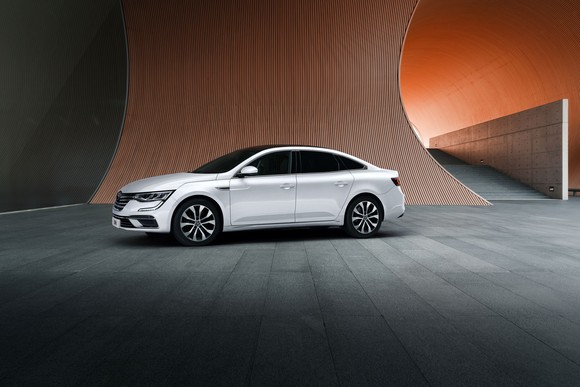 르노코리아는 지난 9월 소비자들에게 꼭 필요한 사양들을 합리적인 가격대로 구성한 'SM6 필' 트림을 새롭게 선보였다. ⓒ 르노코리아자동차