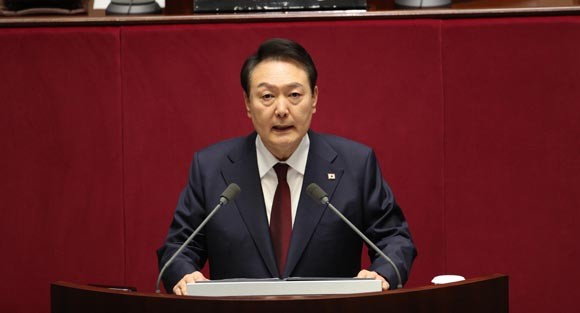 윤 대통령은 새 정부의 첫 번째 예산안을 국민과 국회에 직접 설명하고, 국회의 협조를 부탁하기 위해 25일 국회에서 시정연설을 했다. ⓒ 연합뉴스