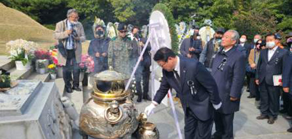 우리공화당은 지난 25일 오후 1시부터 26일 저녁 6시까지 서울역광장에서 추모식과 추모 문화제를 개최했다. ⓒ 우리공화당