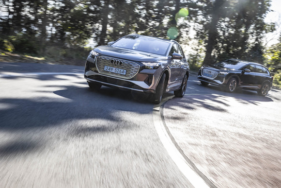 Q4 e-트론은 전기차라는 강렬한 존재감은 물론, 전기차시대를 향한 아우디의 진일보한 디자인 언어를 보여준다. ⓒ 아우디 코리아