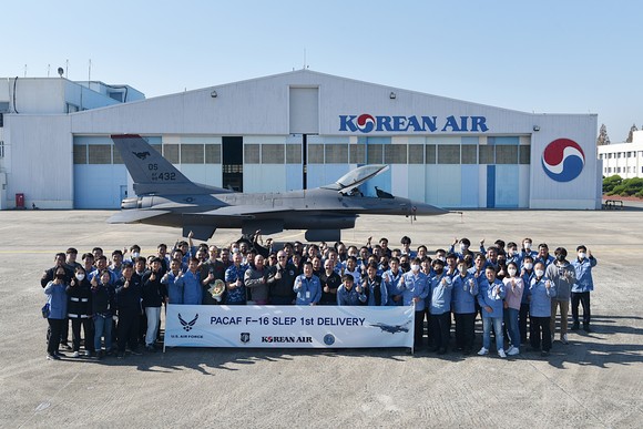 대한항공이 지난 11월18일 미국 공군 F-16 수명 연장 사업의 초도 항공기를 성공적으로 출고했다. ⓒ 대한항공