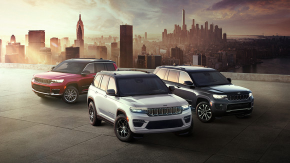 왼쪽부터 그랜드 체로키 L, 올 뉴 그랜드 체로키 4xe, 올 뉴 그랜드 체로키. ⓒ 스텔란티스 코리아