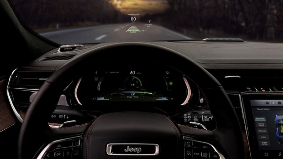 올 뉴 그랜드 체로키 헤드업 디스플레이(HUD). ⓒ 스텔란티스 코리아