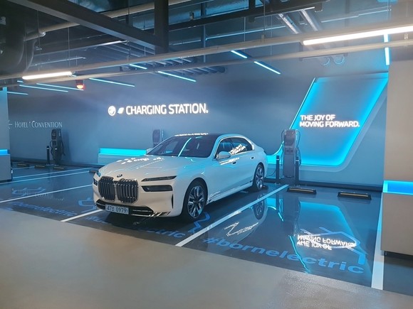 인천 파라다이스시티에 개소한 BMW 차징 스테이션. ⓒ BMW 코리아