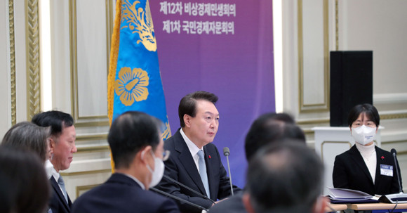 윤 대통령은 비상경제자문회의 겸 국민경제자문회의에서 내년에 유의해야 될 점에 대해 언급했다. ⓒ 연합뉴스