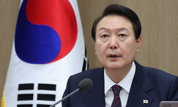 윤 대통령은 27일 주재한 국무회의에서 지난 26일 우리 영공을 침범한 북한 무인기 사건에 대해 언급했다. ⓒ 연합뉴스
