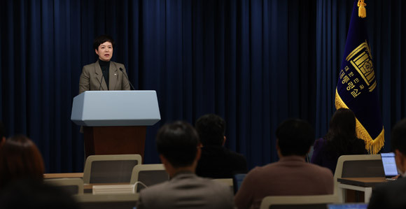 김은혜 대통령실 홍보수석은 28일 용산 대통령실 브리핑룸에서 윤 대통령이 주재한 긴급회의의 내용을 전했다. ⓒ 연합뉴스