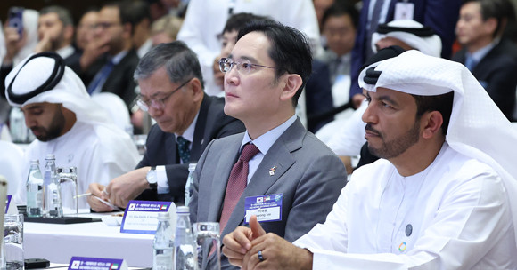 지난 16일(현지시간) 아부다비에서 개최된 '한-UAE 비즈니스' 포럼에 이재용 삼성전자 회장이 참석했다. ⓒ 연합뉴스