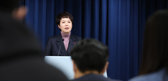 김은혜 대통령실 홍보수석은 30일 오후 용산 대통령실 브리핑룸에서 이날 오전에 있었던 국무회의와 수석보좌관회의에 대해 브리핑했다. ⓒ 연합뉴스