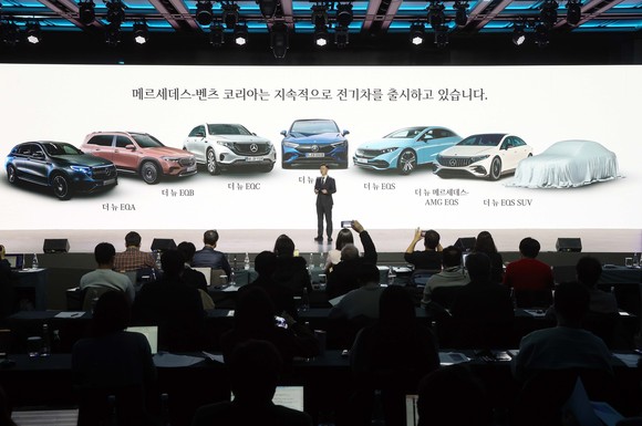 이상국 부사장이 2023년 메르세데스-벤츠 코리아의 제품 전략에 대해 발표하고 있다. ⓒ 메르세데스-벤츠 코리아