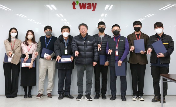 티웨이항공이 지난 6일 서울 강서구 본사에서 2022년 안전 모범 직원 시상식을 진행했다. ⓒ 티웨이항공