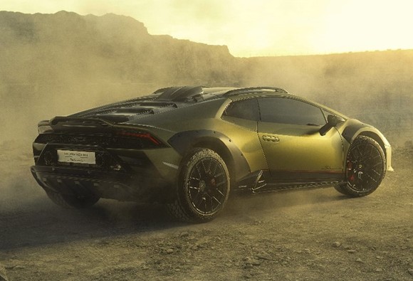 V10 엔진과 4륜구동 파워트레인이 장착된 세계 최초의 올 터레인 슈퍼 스포츠카 우라칸 스테라토. ⓒ 브리지스톤 타이어 세일즈 코리아