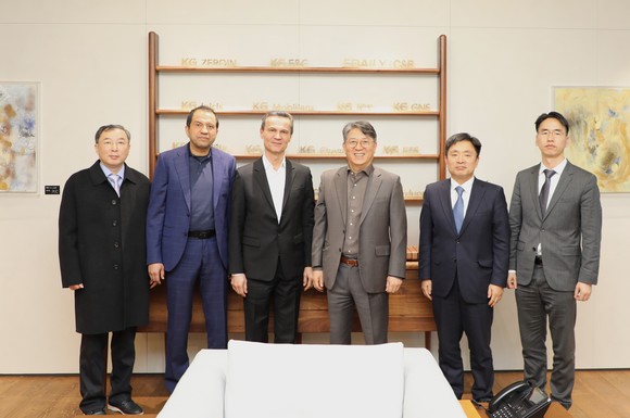 UAE의 'NEWEAST GENERAL TRADING JAFZA(이하 NGT)' 고위 임원진 일행이 한국을 방문해 평택공장 라인 투어와 함께 곽재선 회장과 간담회를 가졌다. ⓒ 쌍용자동차