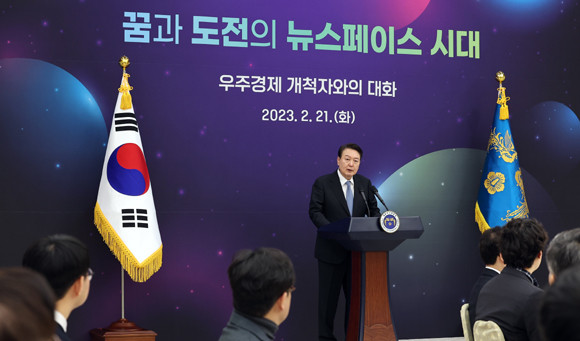 참석한 기업인들은 민간 중심의 뉴스페이스 시대를 맞아 우주 스타트업에 특화된 지원책과 우주항공청의 조속한 설립, 우주시험 인프라의 구축을 건의했다. ⓒ 연합뉴스