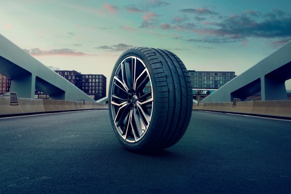 한국타이어의 초고성능 스포츠 타이어 벤투스 S1 에보3. ⓒ 한국타이어