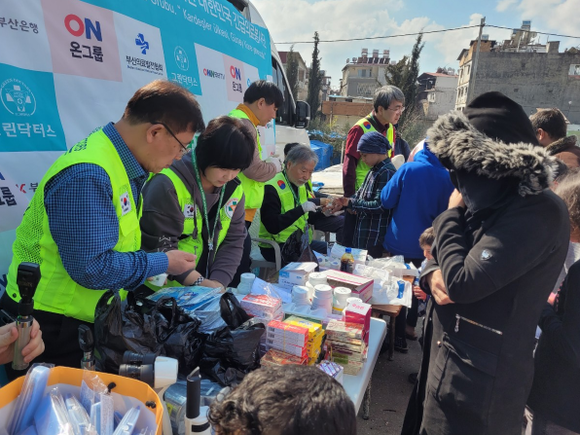 그린닥터스-온병원그룹 ‘튀르키예 대지진 긴급의료봉사단’은 규모 6.4 여진 속에 나흘째 긴급 의료활동을 펼치고 있다. Ⓒ온병원그룹