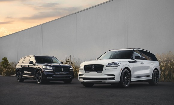 블랙 악센트로 존재감을 강조한 링컨 에비에이터 제트 패키지. ⓒ 링컨코리아