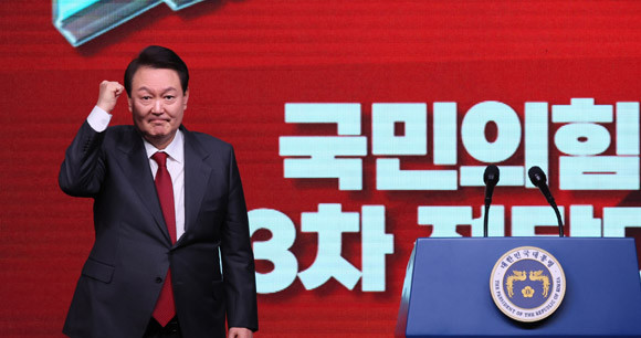 윤 대통령은 국민의힘 전당대회에 참석해 우리의 헌법 정신인 자유와 연대의 가치를 다시 한번 역설하며 새롭게 선출될 국민의힘 지도부에 격려의 말을 전했다. ⓒ 연합뉴스