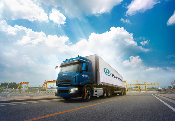 한진이 환경부 주관 유해화학물질운반업 인·면허 자격을 추가로 취득했다. ⓒ 한진